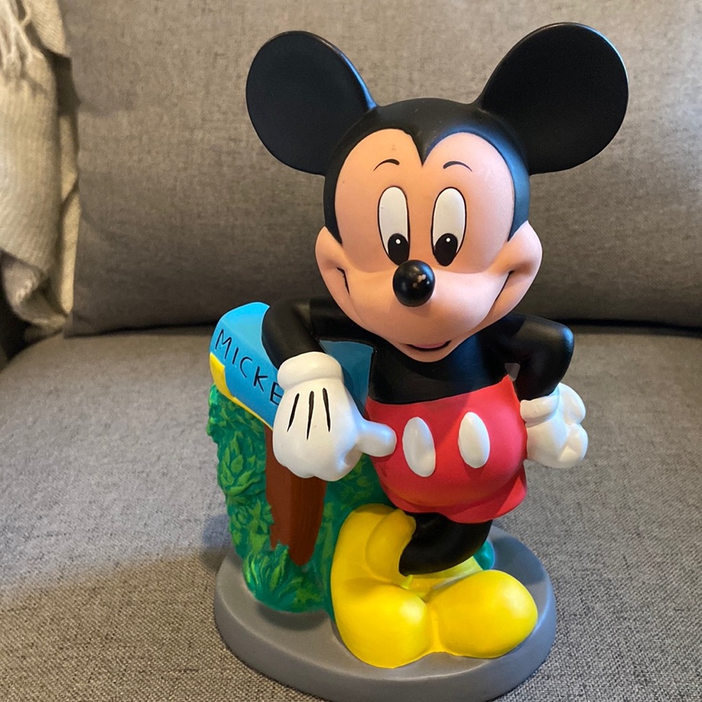 Vintage Mickey Mailbox Bank! 🖤